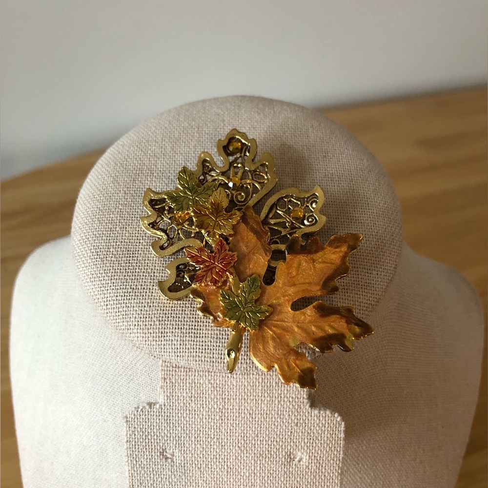 Women’s Vintage Kenneth Cole (KC) Autumn Maple leaf Cluster Brooch